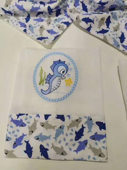 Kit de babador e pano de boca bordado com 6 pças