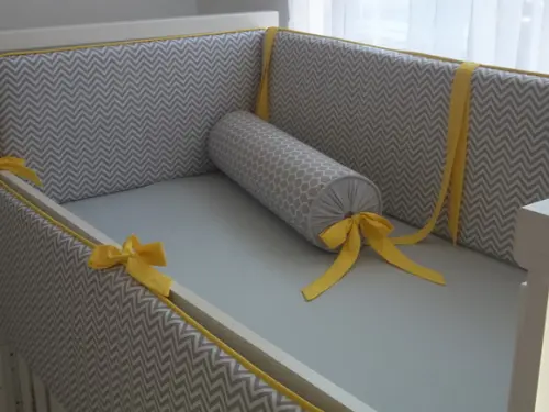 kit de berço chevron e amarelo