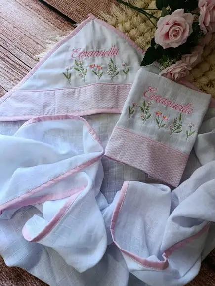 Kit Toalha Fralda com Capuz Bordada e Fraldinha de Boca