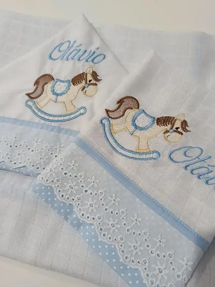 Kit Toalha Fralda com Capuz Bordada e Fraldinha de Boca