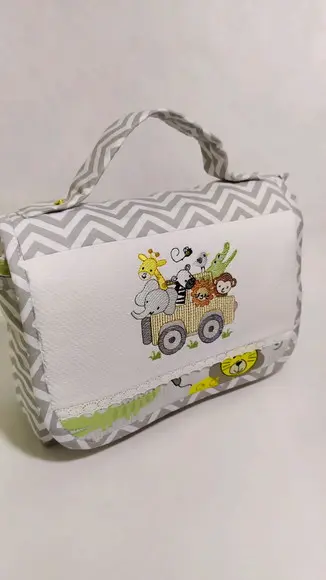 Nécessaire Porta Fraldas e Lenços Personalizada com Aba
