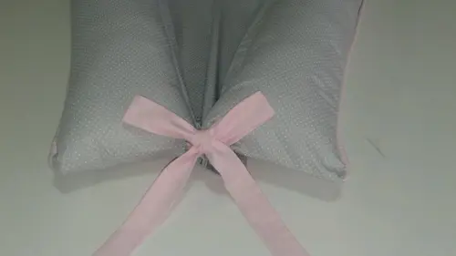 Ninho para bebê c/detalhe rosa