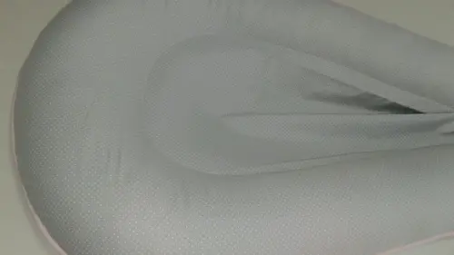 Ninho para bebê c/detalhe rosa