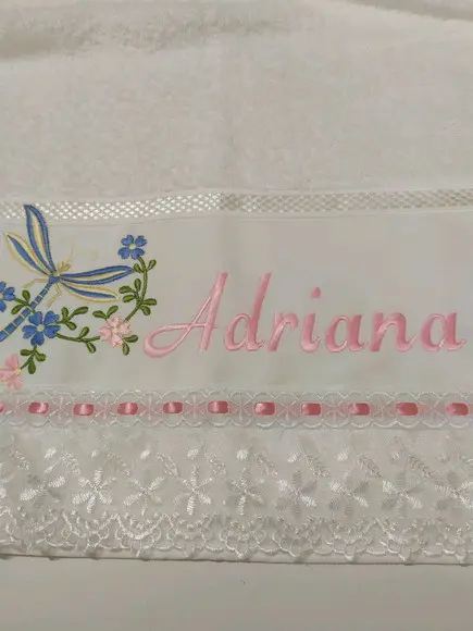 Toalha de banho bordada