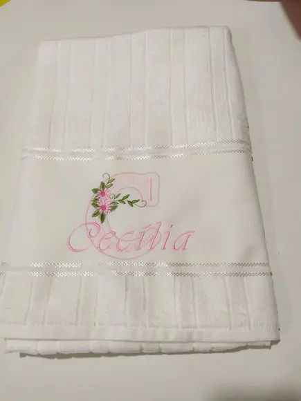 Toalha de Banho Bordada