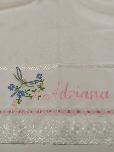 Toalha de banho bordada