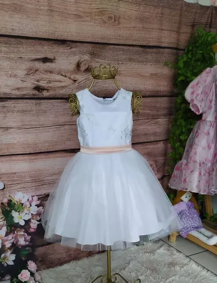 Vestido de Renda e Tule para Daminha de Honra