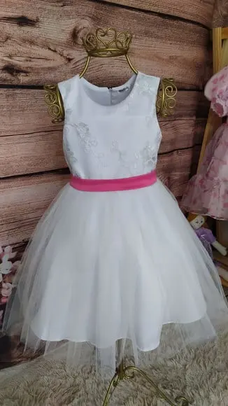 Vestido de Renda e Tule para Daminha de Honra