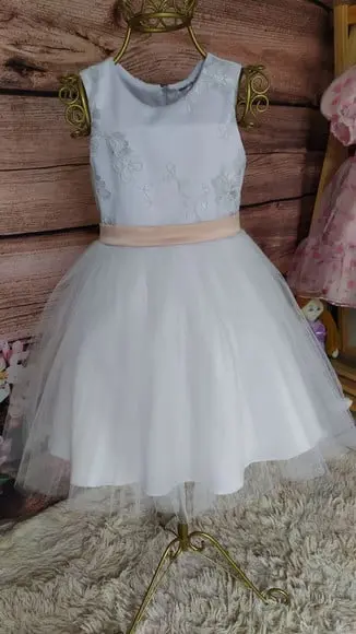 Vestido de Renda e Tule para Daminha de Honra