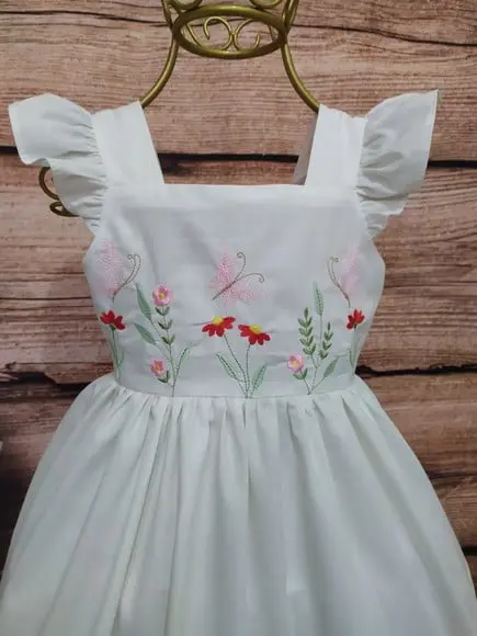 Vestido Infantil Bordado Jardim Encantado em Tricoline