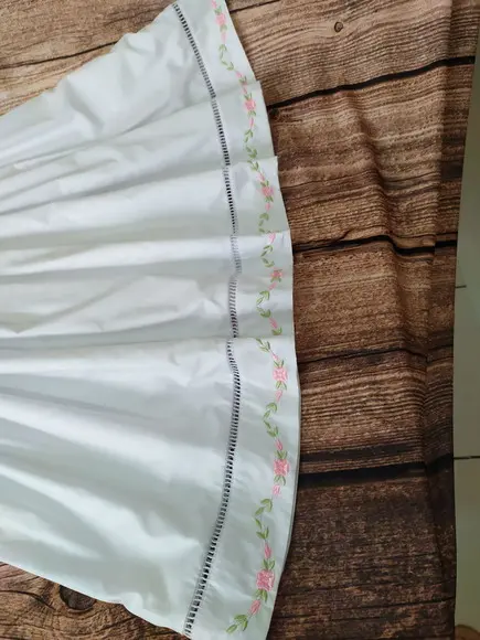 Vestido Infantil Bordado em Tricoline de Forrado