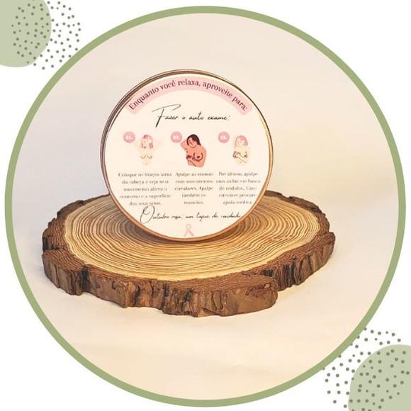 Vela Aromatizada Lembrancinha Outubro Rosa 110g Lata Bronze