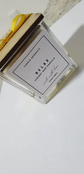 Vela Aromática Artesanal em Vidro Quadrado 80g