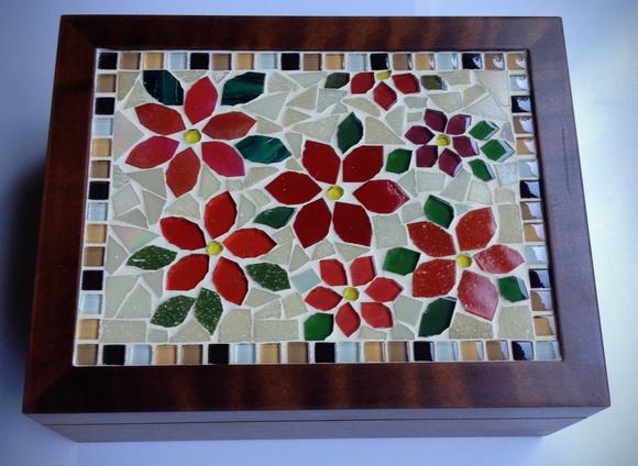 Caixa de Chá em Mosaico Flores Vermelhas