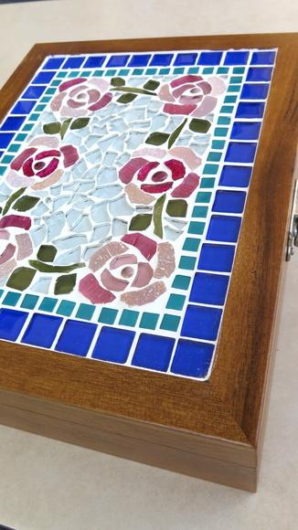 Caixa de Chá ou Multiuso em Mosaico Rosas