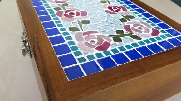 Caixa de Chá ou Multiuso em Mosaico Rosas