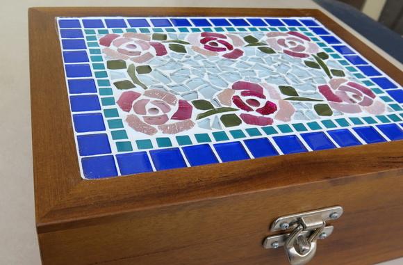 Caixa de Chá ou Multiuso em Mosaico Rosas