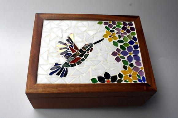 Caixa Multiuso em Mosaico Beija-flor