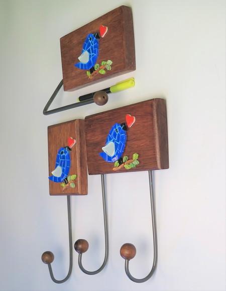 Conjunto Cabideiros e Porta Papel Higiênico Mosaico Pássaro