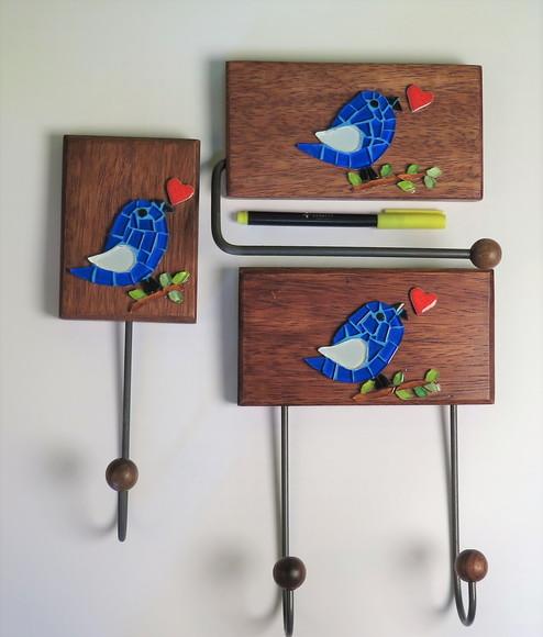 Conjunto Cabideiros e Porta Papel Higiênico Mosaico Pássaro