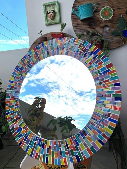 Espelho em Mosaico Colorido