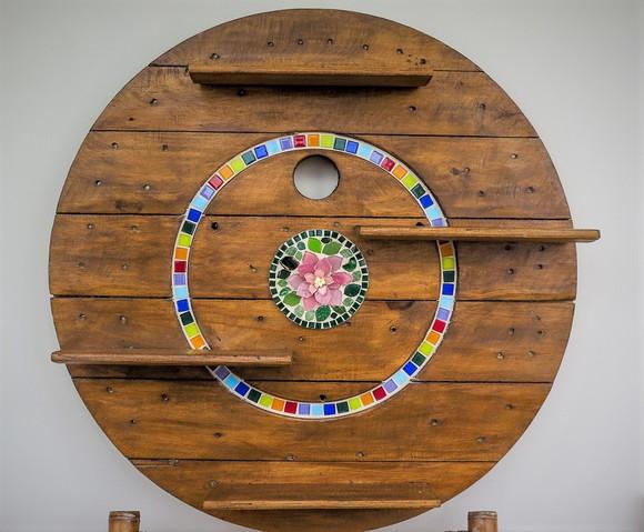 Estante Rústica Sustentável em Mosaico para Suculentas