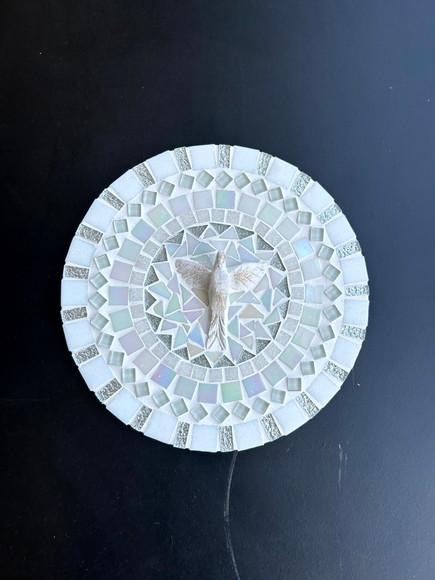 Mandala Divino em Mosaico Branca e Prata