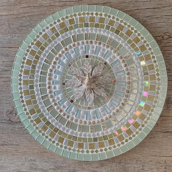 Mandala Divino Espírito Santo Branca em Mosaico