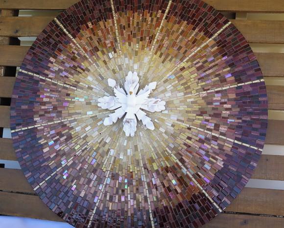 Mandala Divino Espírito Santo em Mosaico Raios