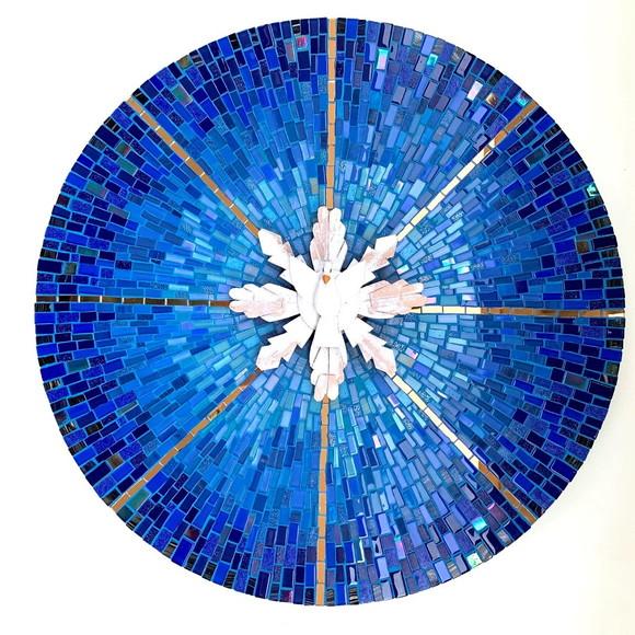 Mandala Divino Espírito Santo em Mosaico Raios Azuis