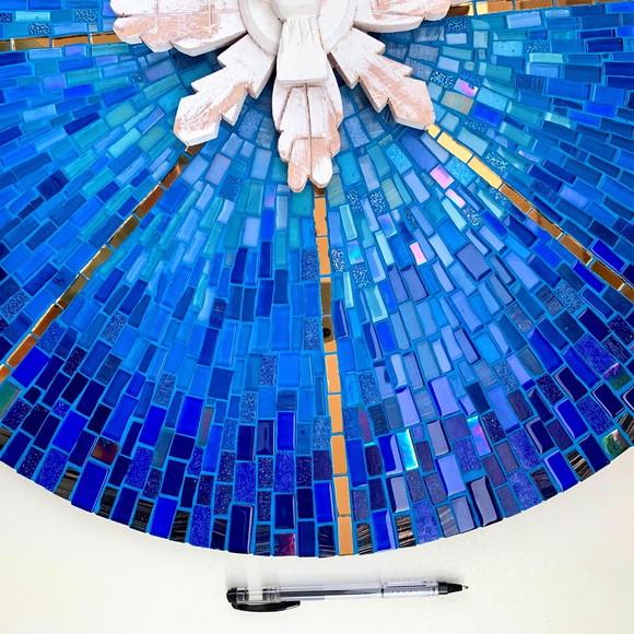 Mandala Divino Espírito Santo em Mosaico Raios Azuis