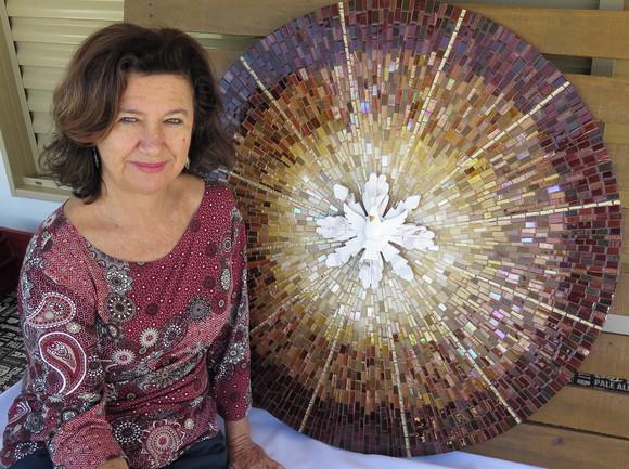 Mandala Divino Espírito Santo em Mosaico Raios
