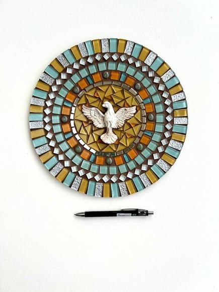 Mandala em Mosaico Divino Espírito Santo