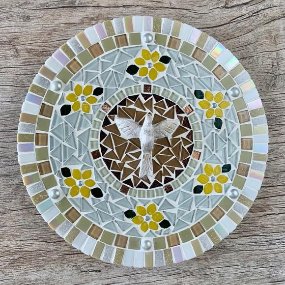 Mandala em Mosaico Divino Espírito Santo