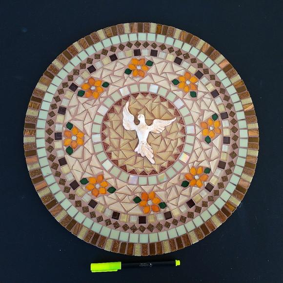 Mandala em Mosaico Divino Espírito Santo