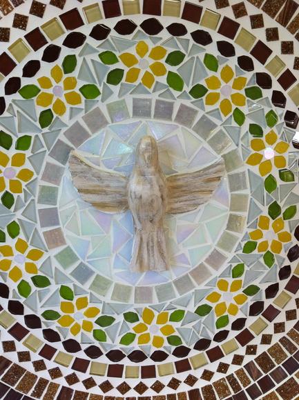 Mandala em Mosaico Divino Espírito Santo