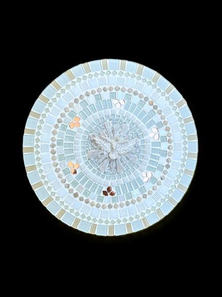 Mandala em Mosaico Divino Espírito Santo Branca
