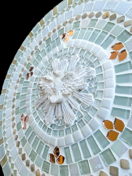 Mandala em Mosaico Divino Espírito Santo Branca