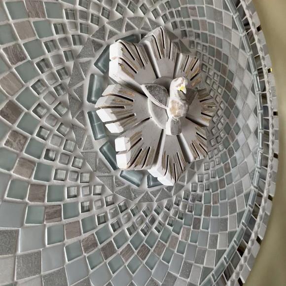 Mandala em Mosaico Divino Espírito Santo Branca Fractal