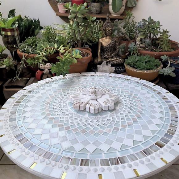 Mandala em Mosaico Divino Espírito Santo Branca Fractal