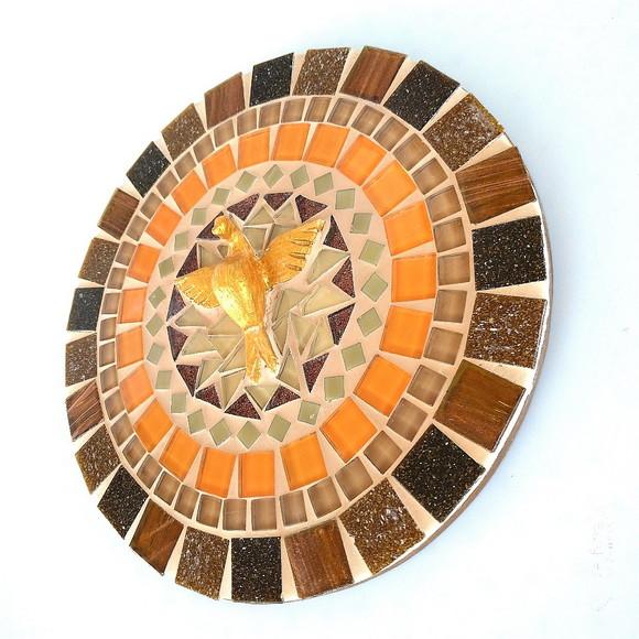 Mandala em Mosaico Divino Espírito Santo Dourado