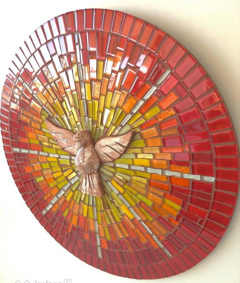 Mandala em Mosaico Divino Espírito Santo Raios