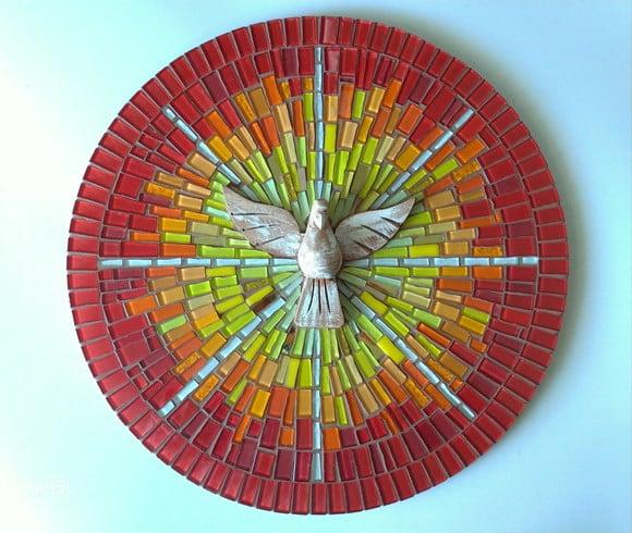 Mandala em Mosaico Divino Espírito Santo Raios