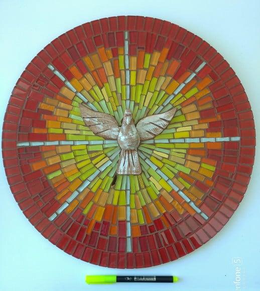 Mandala em Mosaico Divino Espírito Santo Raios