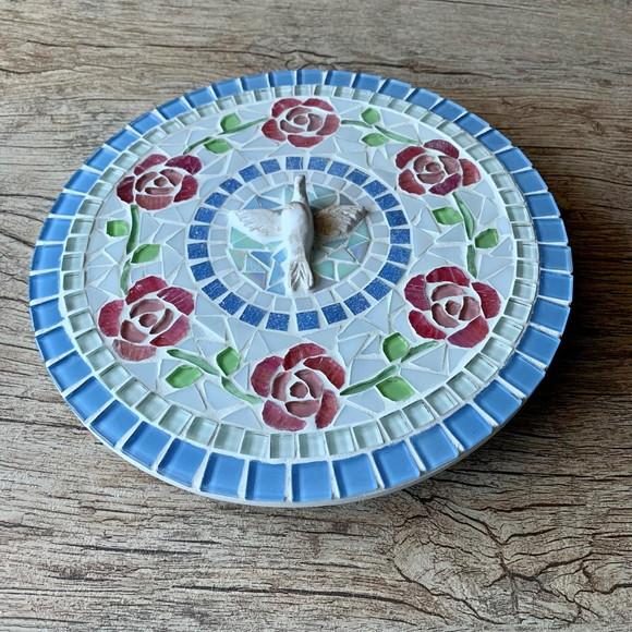 Mandala em Mosaico Divino Espírito Santo Rosas