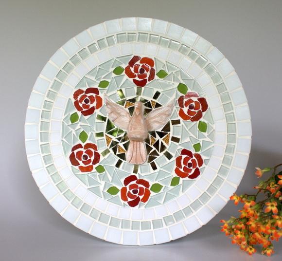 Mandala em Mosaico Divino Espírito Santo Rosas