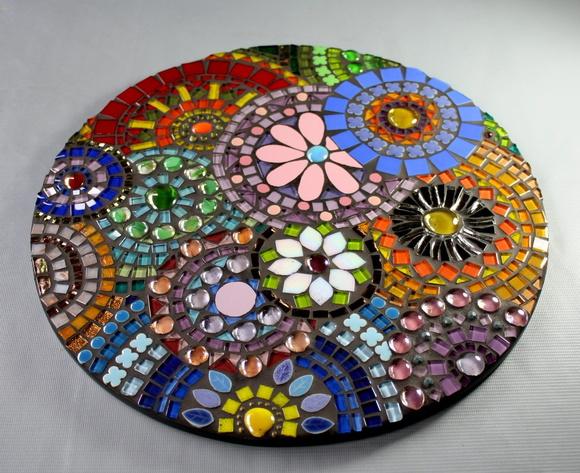 Mandala em mosaico multicolorida
