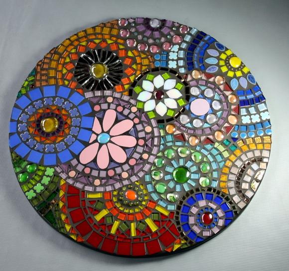 Mandala em mosaico multicolorida