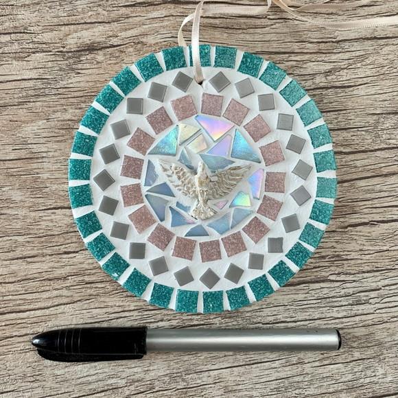 Mandalinha Divino em Mosaico Verde e Rosa