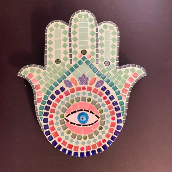 Mão de Fátima hamsá em mosaico